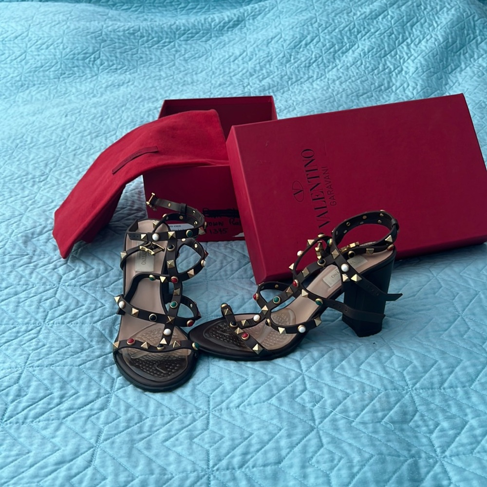 Valentino Rockstud brown sz8 multicolor stones 3.75”chunky heel sandals box&bag